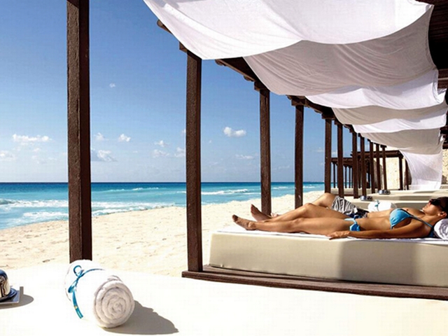 알래스카 오로라와 & 칸쿤 all inclusive